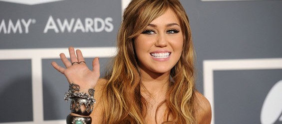 Miley Cyrus e il suo tatuaggio pro diritti omosessuali