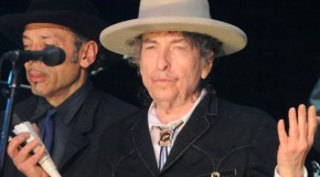 Bob Dylan omaggia Tom Petty con una cover di “Learning to Fly”