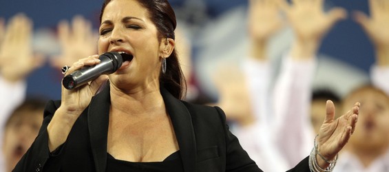 Gloria Estefan volta le spalle alle case discografiche