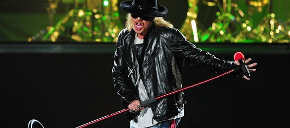 Axl Rose (dei Guns N’ Roses) a tempo determinato negli AC/DC? Gira voce…