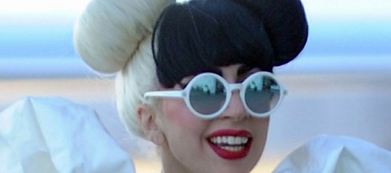 Lady Gaga aiuta orfani e bambini sfortunati