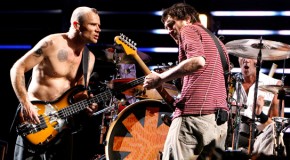 Red Hot Chili Peppers, due brani in anteprima