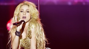 Shakira scappa davanti all’altare nel video di “Empire”