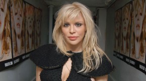 Never The Bride: Courtney Love ti veste