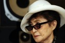 Yoko Ono diventa stilista e si ispira a John Lennon