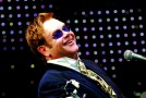 L’idea di Elton John: “Papa Francesco santo subito”