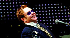 Elton John: album rimandato a settembre