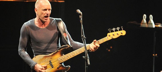 Sting “riapre” il Bataclan di Parigi a un anno dalla tragedia