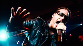 U2 e Eagles of Death Metal sul palco insieme a Parigi, per ricordare il 13 novembre