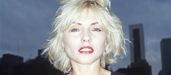 Auguri Debbie Harry, cuore di vetro e attitudine punk