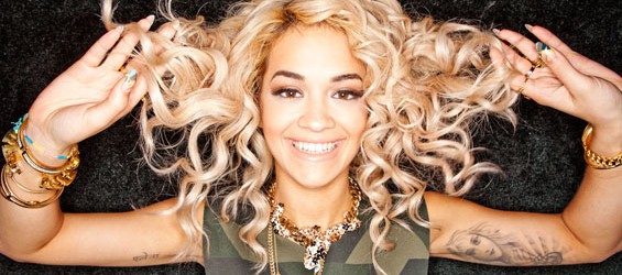 Rita Ora in “50 sfumature di grigio”: la prima foto