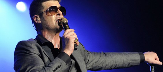 Robin Thicke chiama il nuovo disco come l’ex compagna: “Paula”