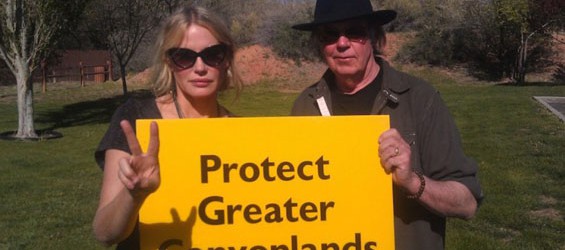 Neil Young e Daryl Hannah: nozze e impegno per due star atipiche