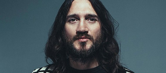 John Frusciante: “L’arte non si paga”. E regala nuova musica ai fan