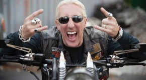 Dee Snider incide una versione acustica di “We’re Not gonna Take It” (Twisted Sister)