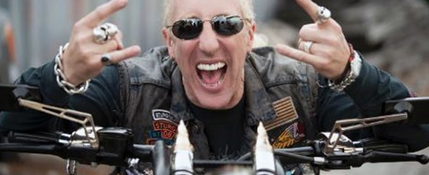 Dee Snider incide una versione acustica di “We’re Not gonna Take It” (Twisted Sister)