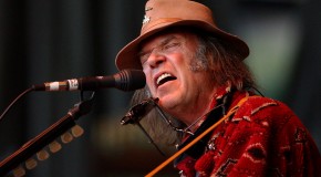 Neil Young: arriva il disco acustico “perduto” – ascolta in streaming