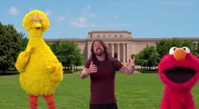 Dave Grohl ancora una volta coi Muppet